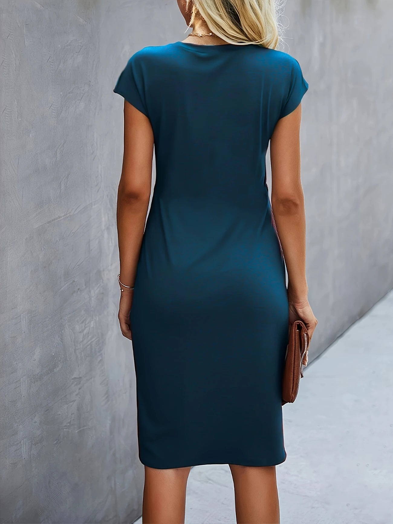 Dames Elegante getailleerde zomerjurk met twist | Midi